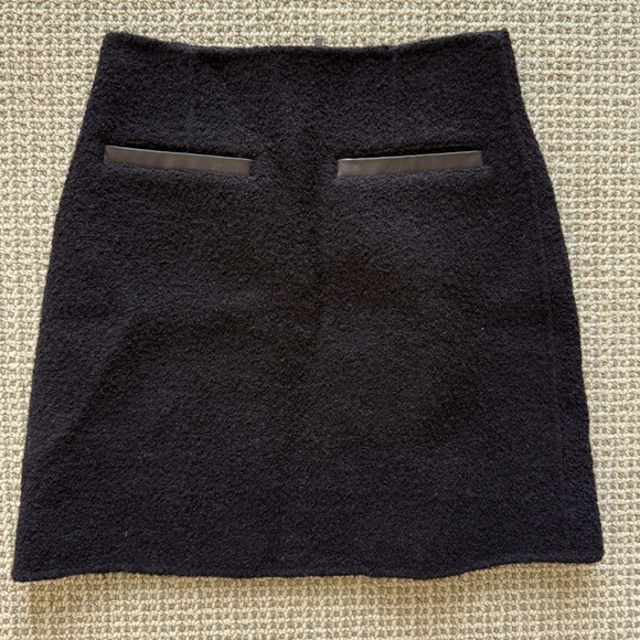 Theory Dresses & Skirts - Theory Black Wool and Leather Mini Skirt Size 4 with mink pockets